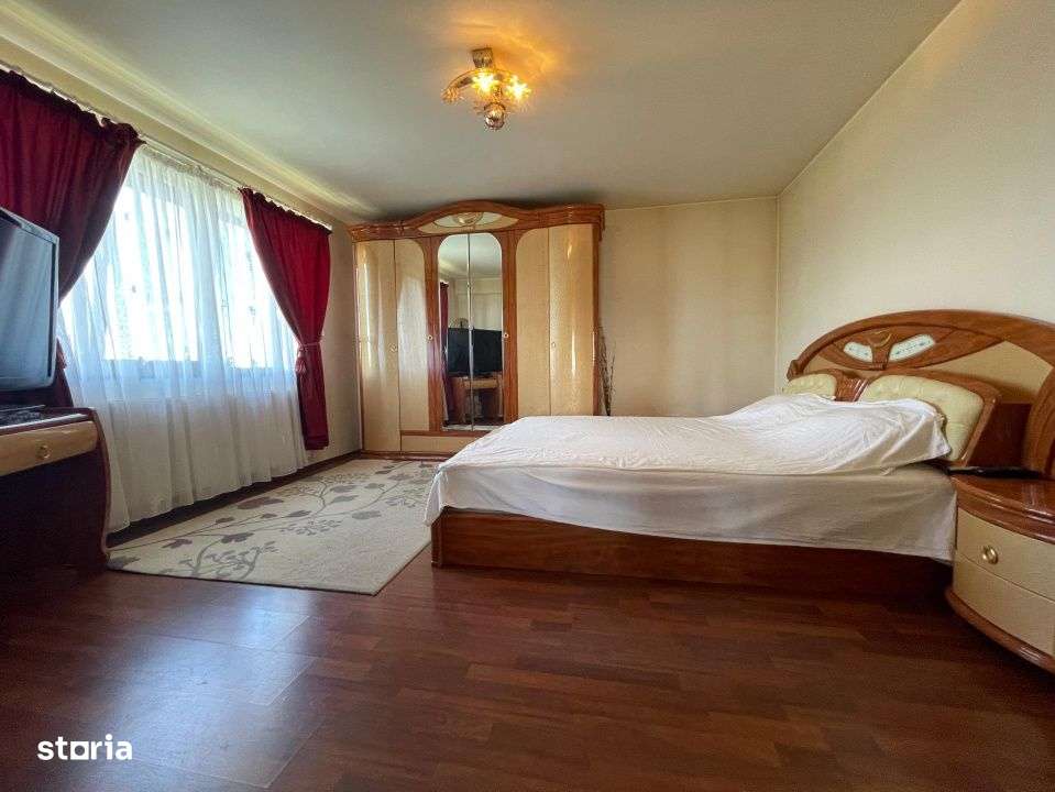 Vila cu 12 camere si Restaurant - Imagine principală: 4/15