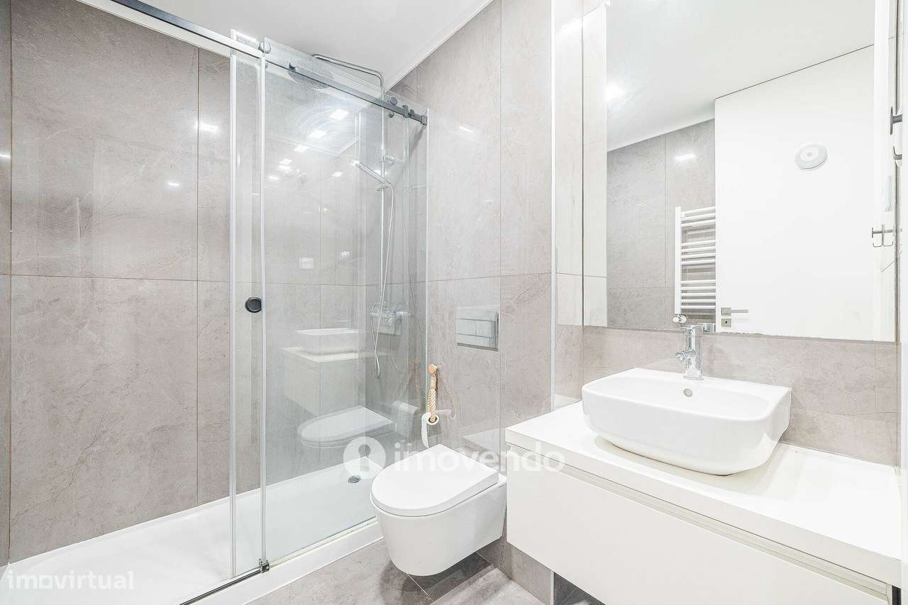 Apartamento T2, com estacionamento e cozinha equipada, na Amadora-32