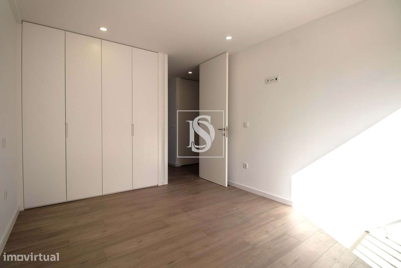 T2 NOVO c/ 139 m², Cozinha Equipada e Garagem Fechada p/ 2 Carros-10