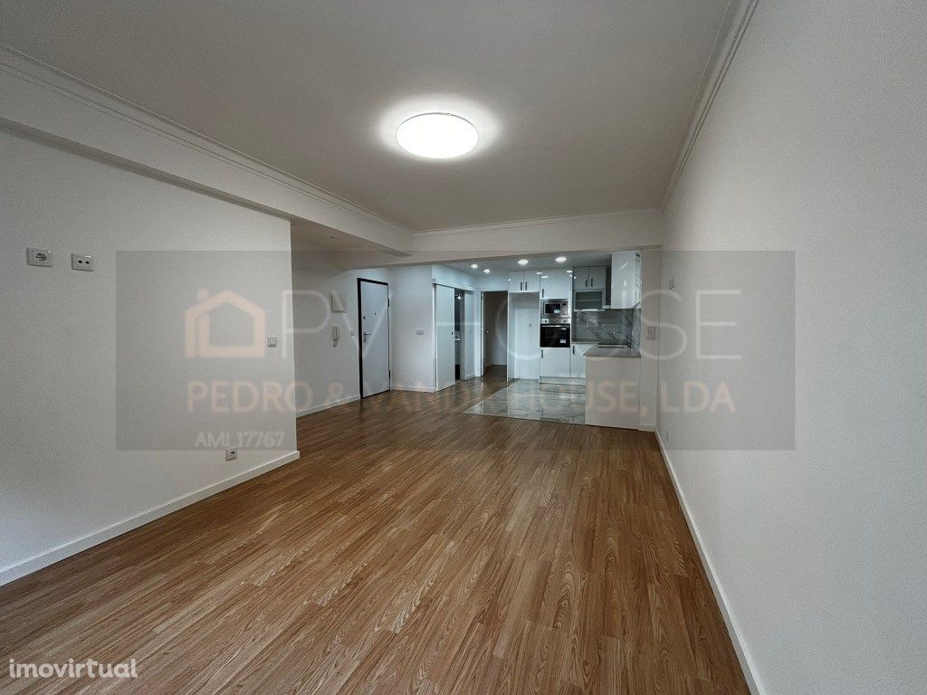 Apartamento T2 totalmente Remodelado a estrear!