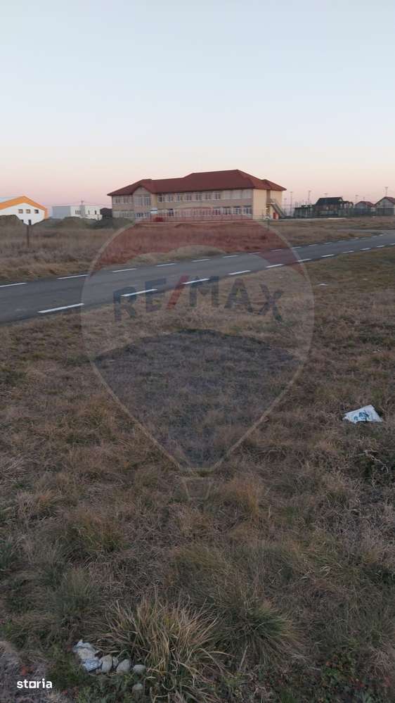Teren langa Scoala Gimnazial Fantanele 600 mp cu acces la utilitati - Imagine principală: 1/5