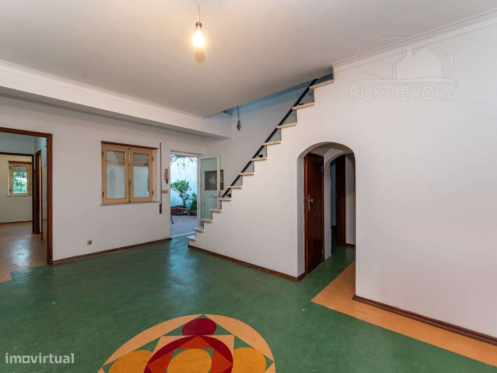 Moradia Unifamiliar T4 com quintal e terraço | Évora-11