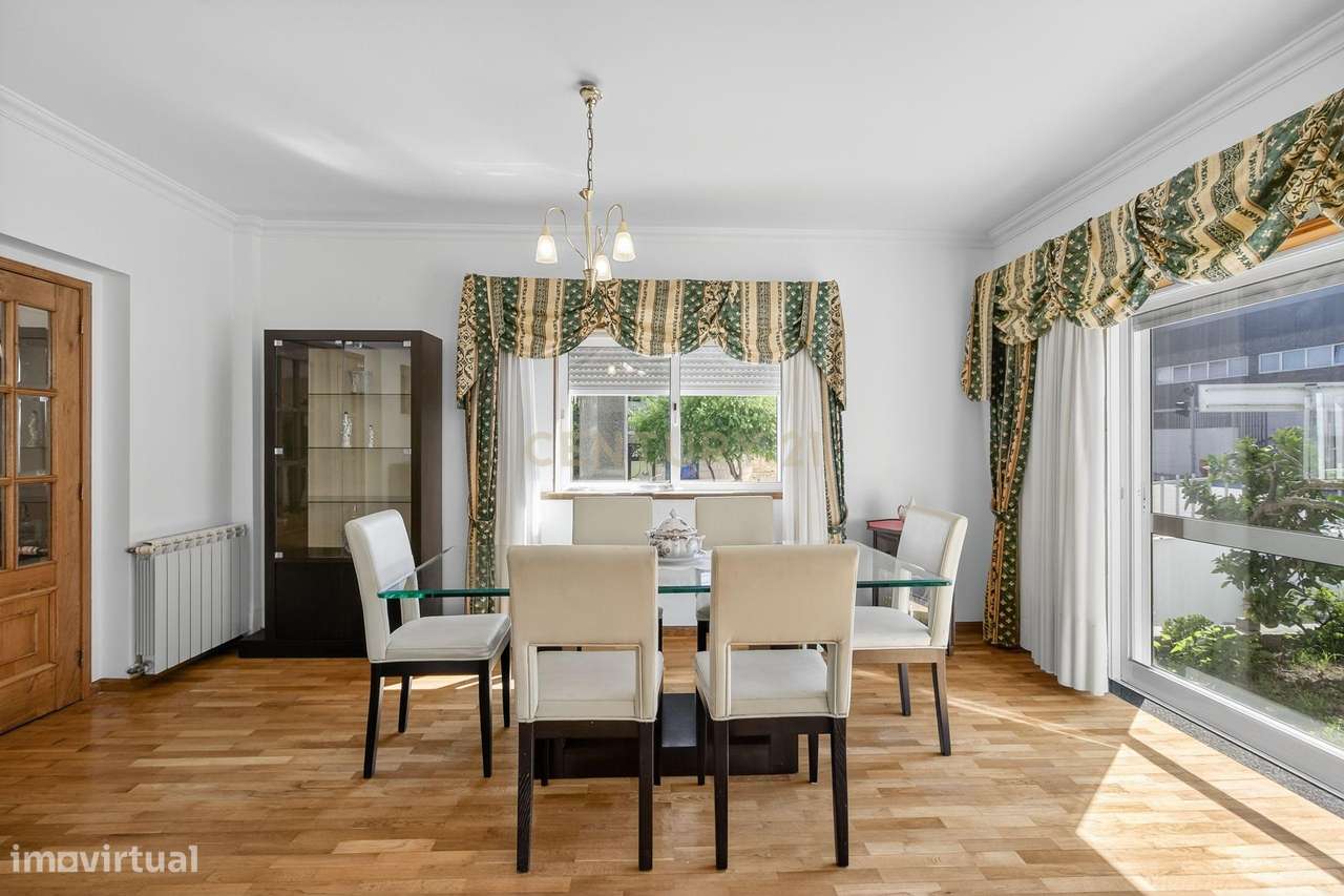 Espetacular Moradia T5 com Jardim e Vista para a Cidade - Grande imagem: 4/55