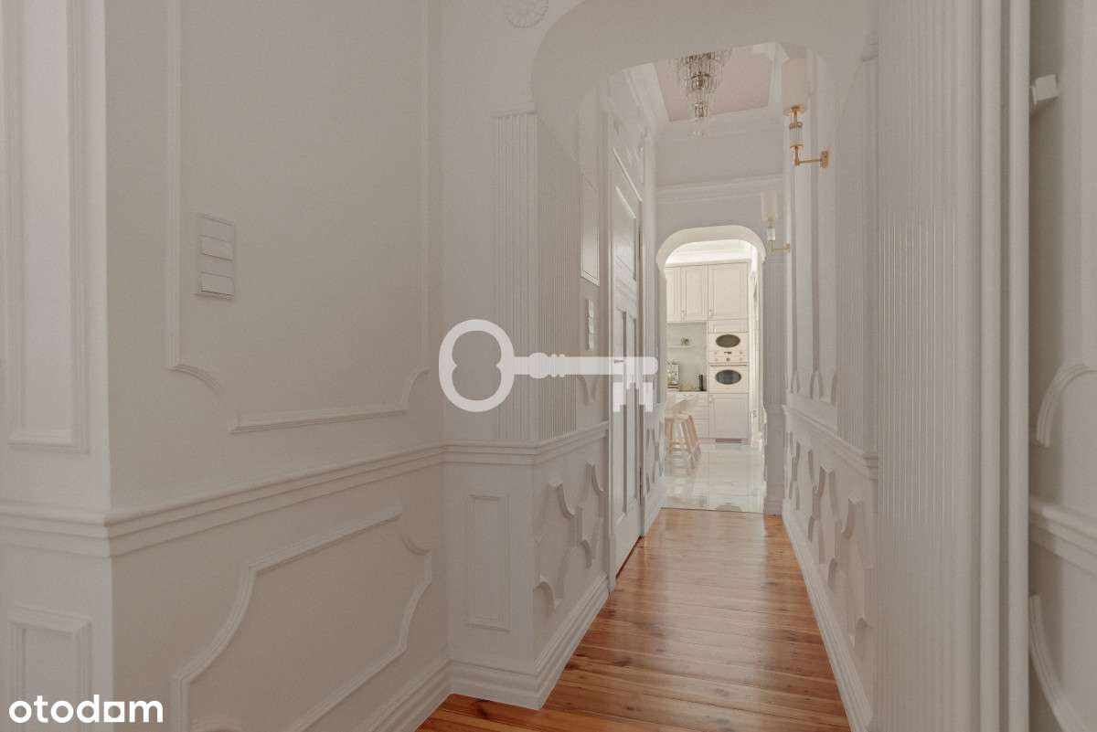 Paryski Szyk w Sercu Wildy | Marmur i Lity Dąb-13