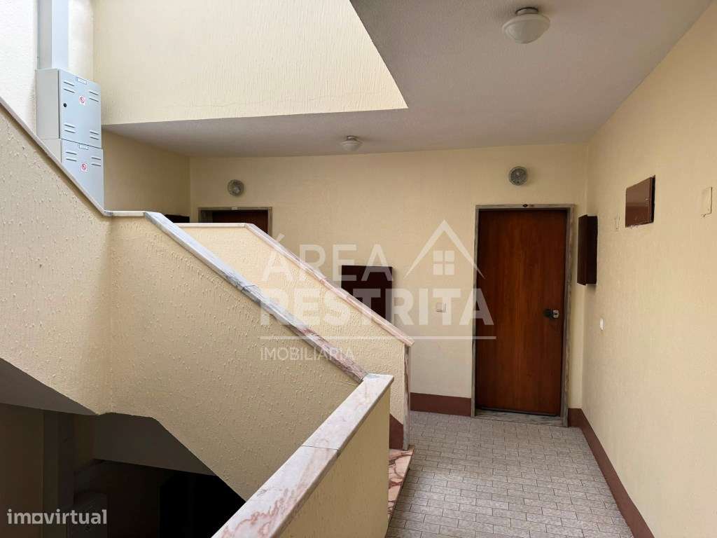 Apartamento T2 no Estádio da Medideira, Amora-17