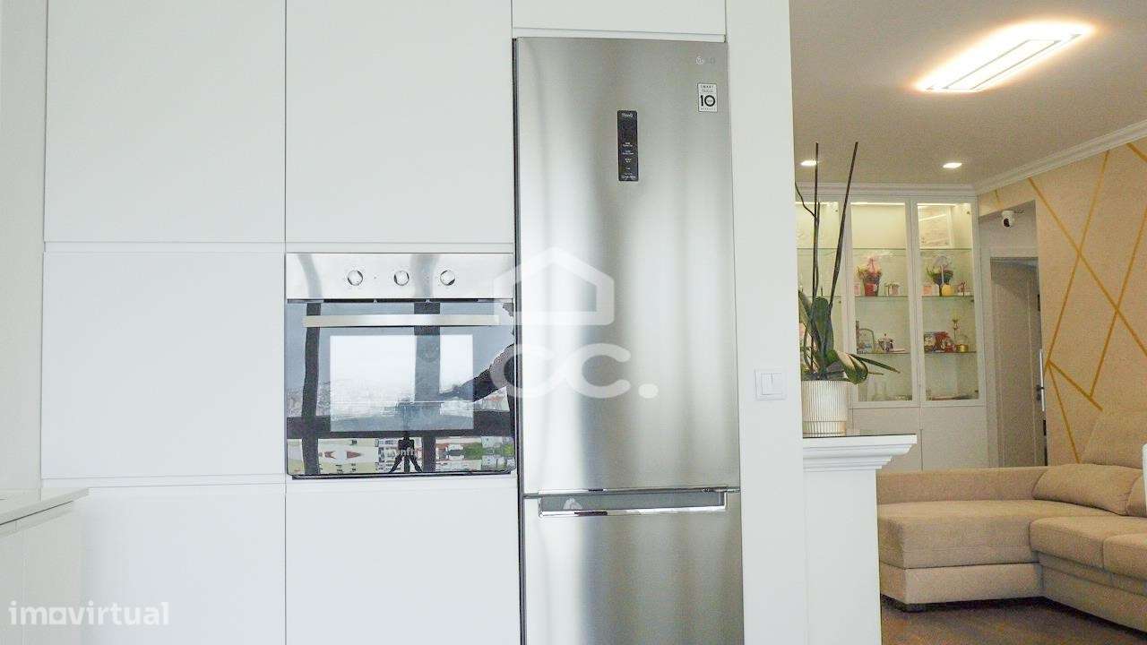 Apartamento T2  Renovado Alfornelos/ Metro-26