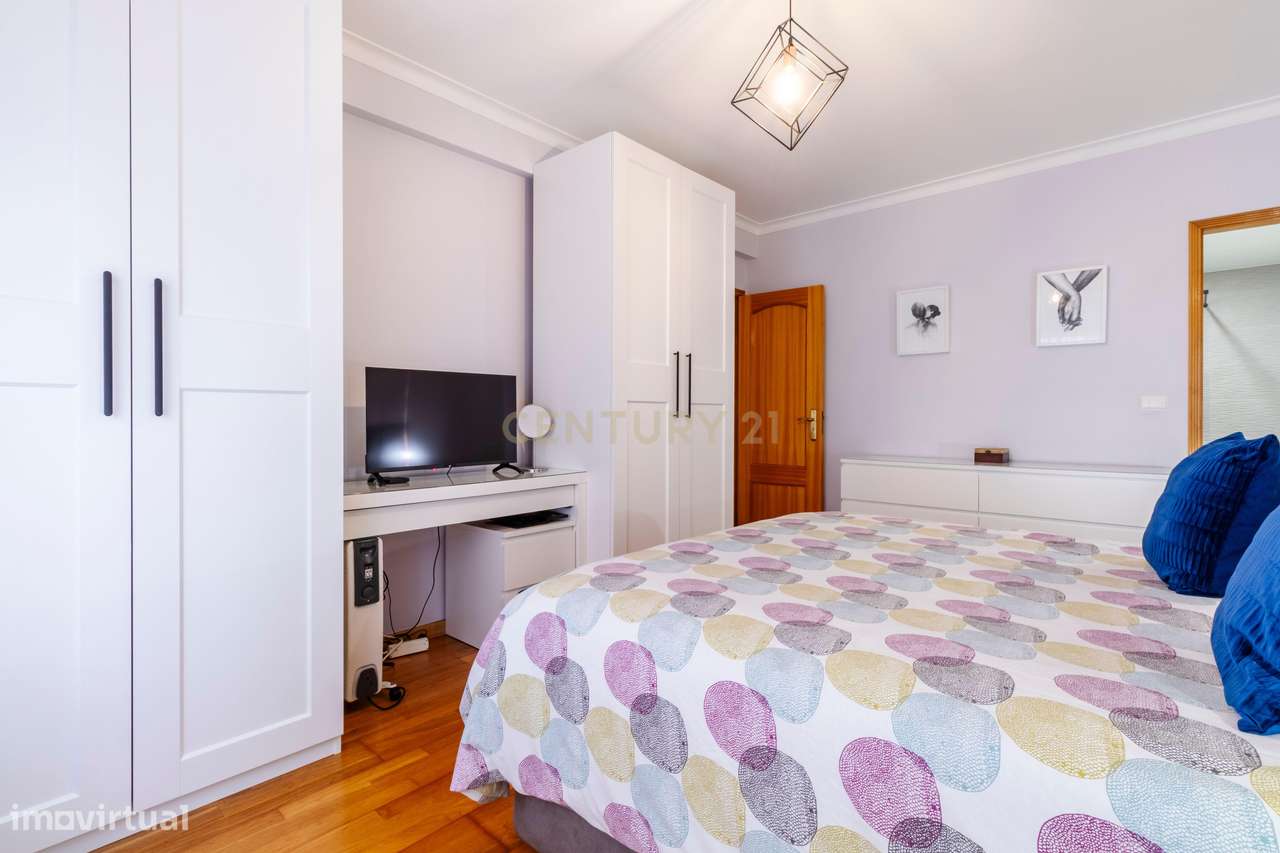 T2 Renovado | 2 WC Novas | 106 m² | Parqueamento + Arrecadação | Eleva-23