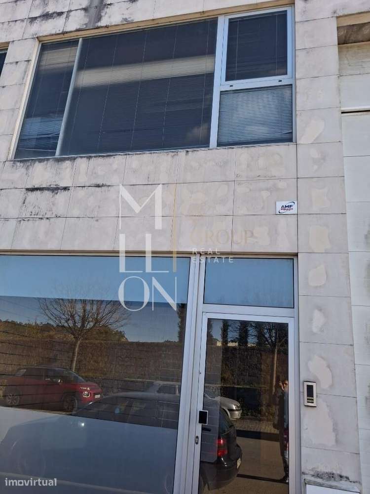 Armazém bem localizado junto à A7 e A28 em zona industrial - Grande imagem: 3/16