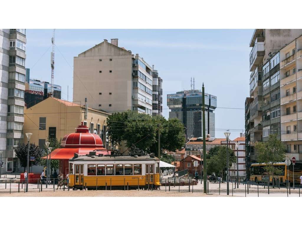 Prédio para construção em Campolide-10