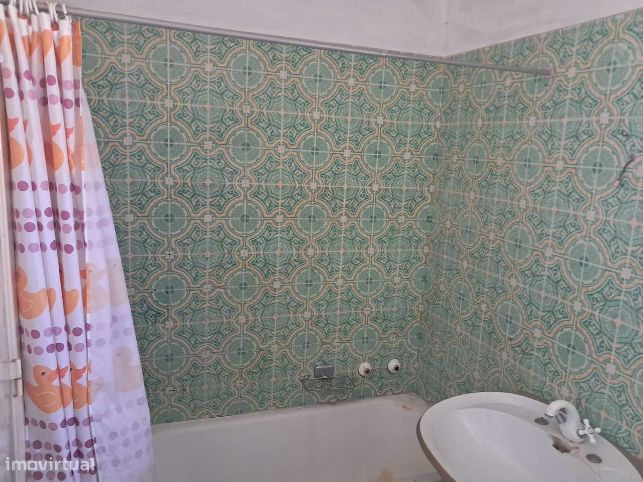 2 MORADIAS Independentes T6 e T1 com , Garagem, Jardim, Terreno ,Adega-20