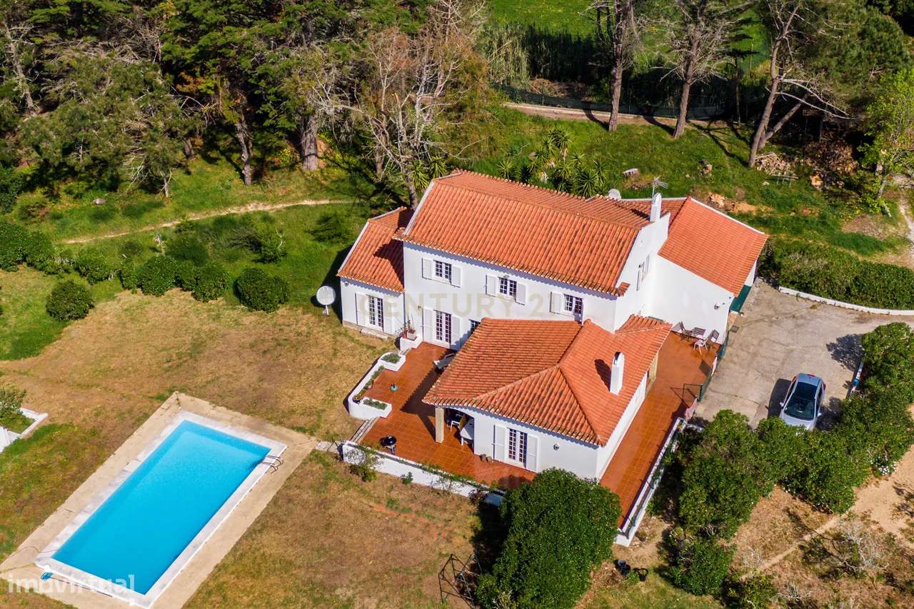Quinta de 14000m2 com moradia T4 e piscina | Sintra-35
