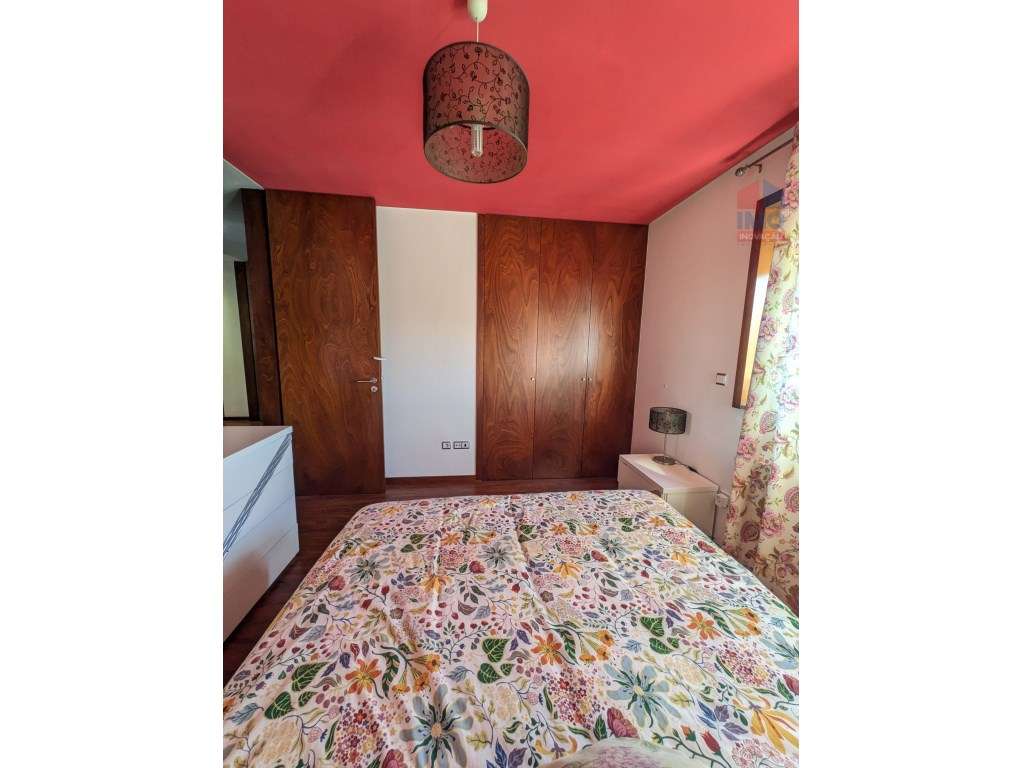 APARTAMENTO T2 COM 2 LUGARES DE GARAGEM-11