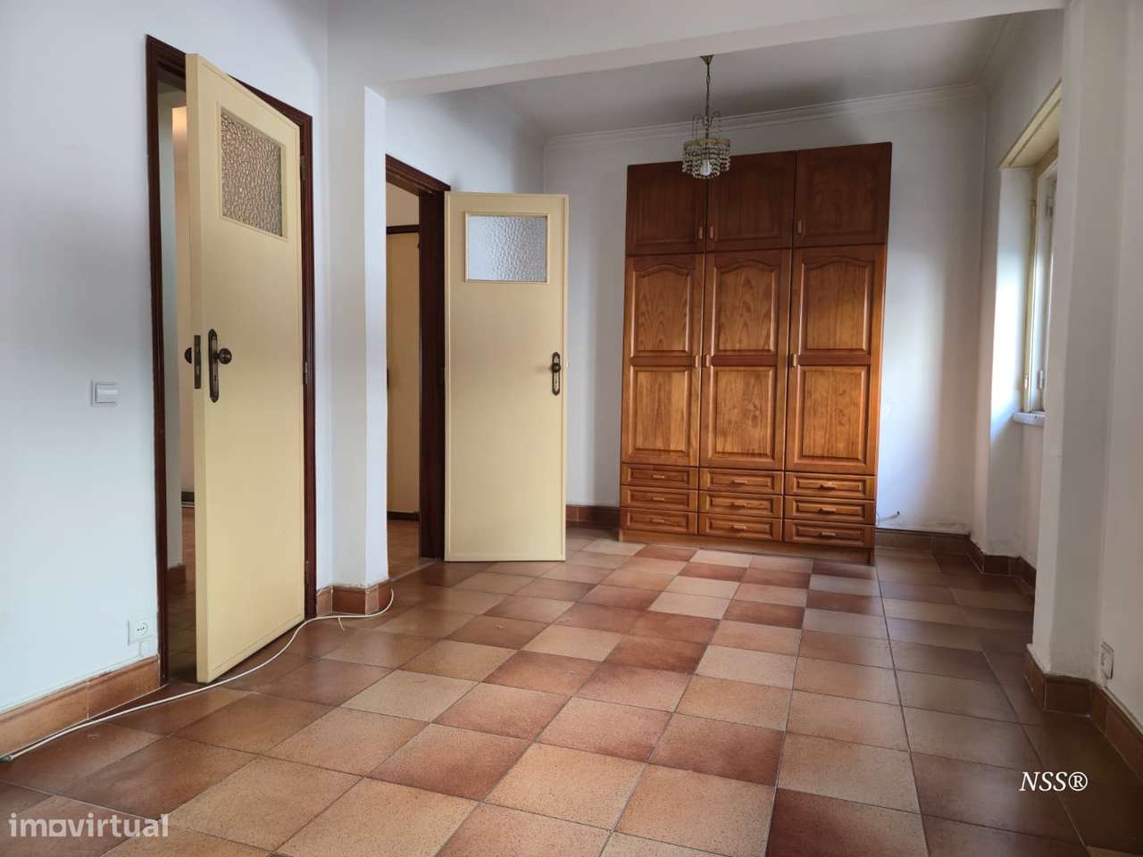 Apartamento T2 com quintal e anexo na Amadora-21
