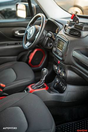 Jeep Renegade 1.3 Turbo 4x4 AT9 Limited - 33