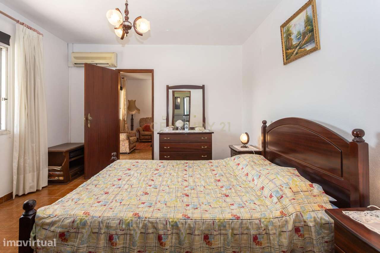 Moradia T2 com Terreno 7600m2 em Tomar-15