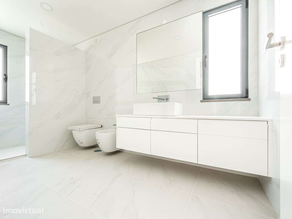 Moradia T4 unifamiliar, moderna, com piscina e estacionamento, Bice...-36