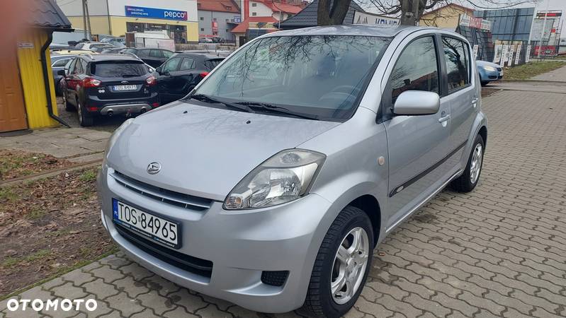 Daihatsu Sirion 1.0 - 3