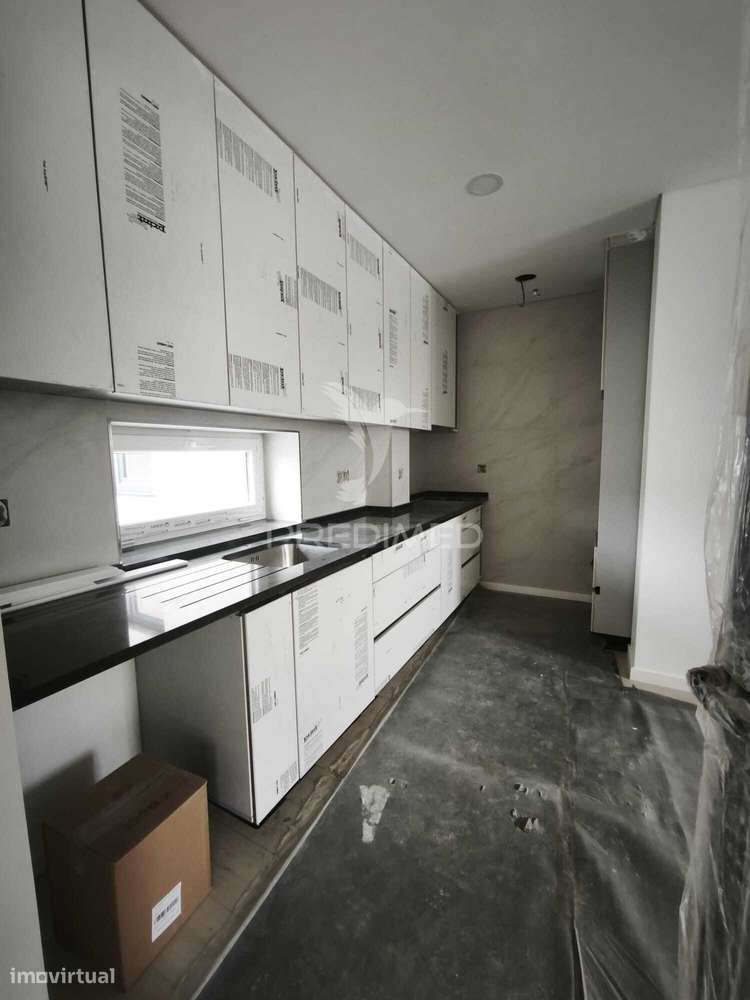 Moradia T2 Totalmente Remodelada com Jardim e Garagem - Grande imagem: 5/21