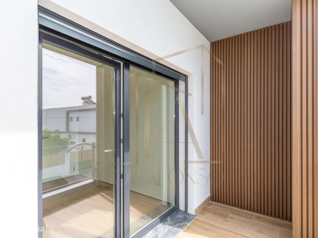 Moradia Geminada T3 com Suíte e Ótimo Espaço Exterior-32