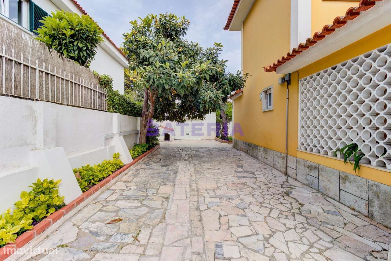 Moradia Independente T5 em Linda-a-Velha-49