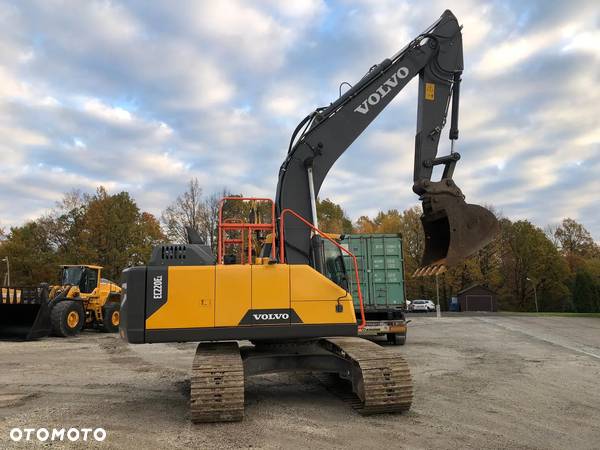 Volvo EC220E - 10