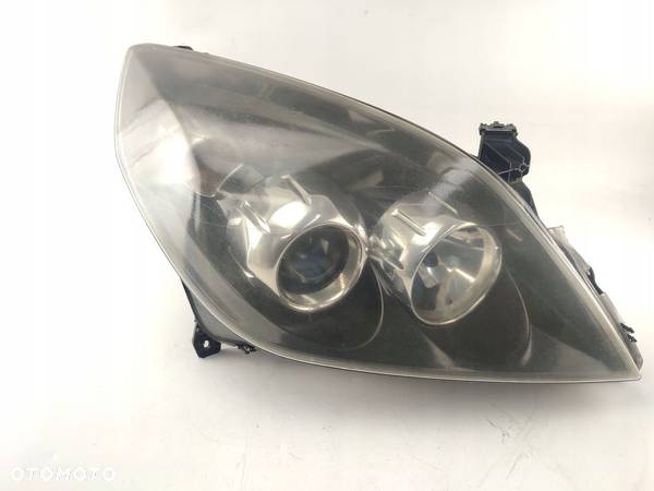 LAMPA REFLEKTOR PRAWY PRZÓD OPEL VECTRA C LIFT (05-08) 13170922 UK - 1