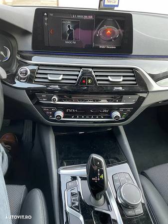 BMW Seria 5 530d xDrive Touring Aut. Sport Line - 15