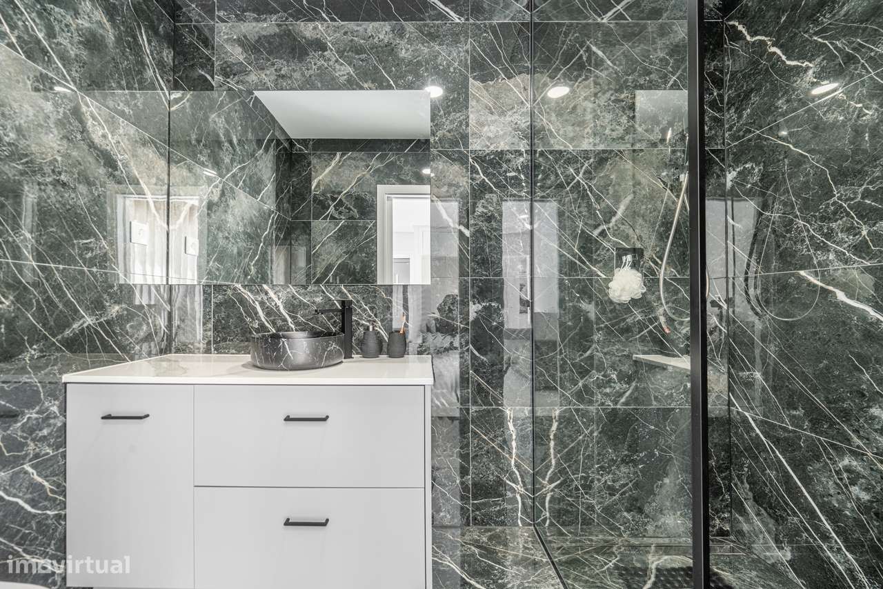 Moradia T4 semi-nova c/ 4 suites-13