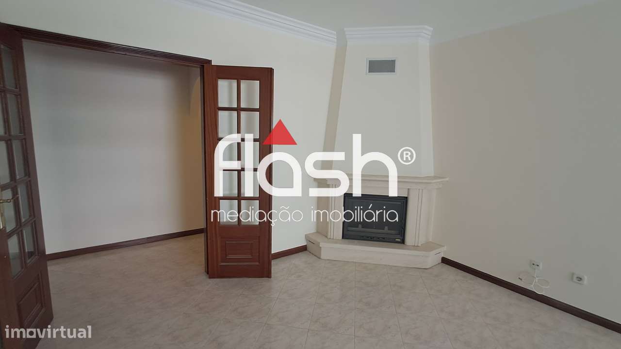 Apartamento T2 c/ parqueamento em Mem Martins-10