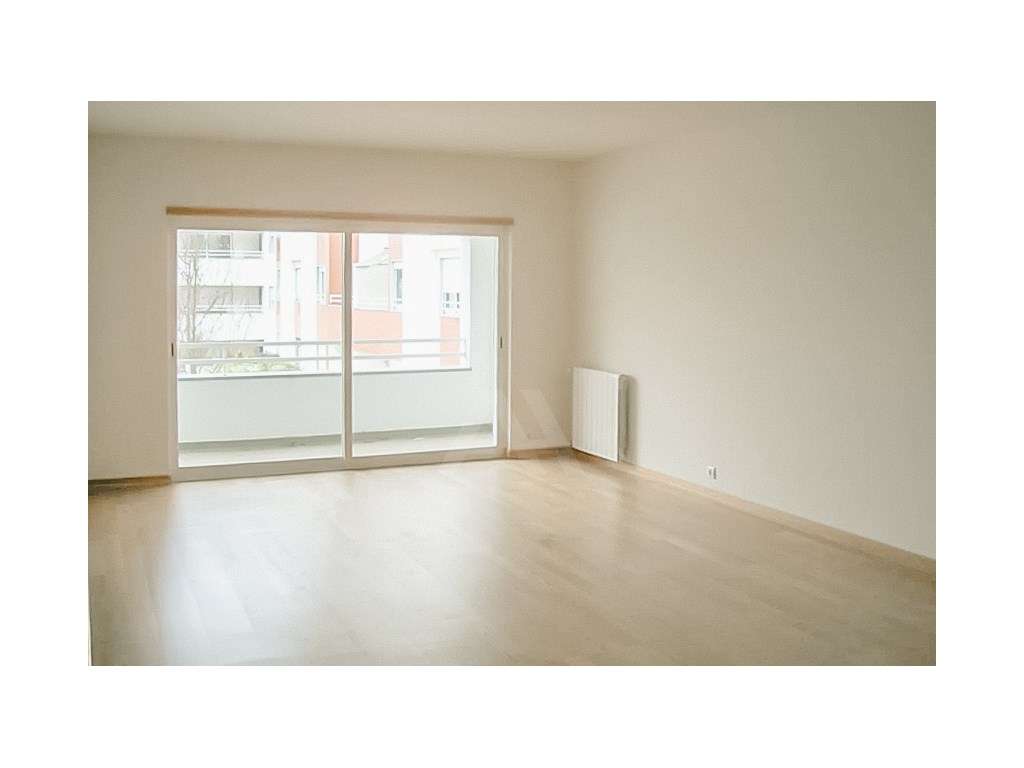 Apartamento T3 em S. Domingos de Rana com Estacionamento - Grande imagem: 2/14