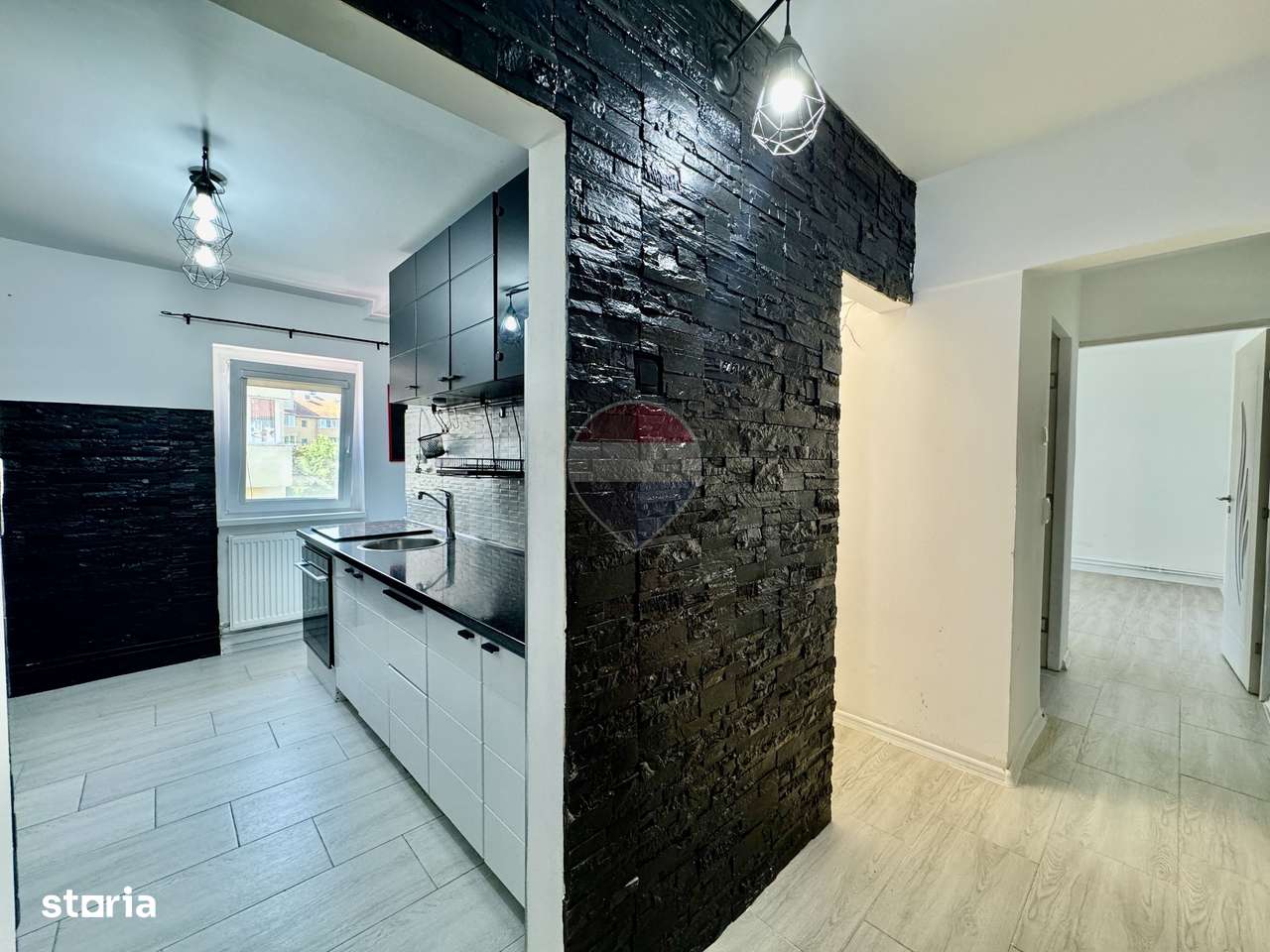 Apartament cu 3 camere, decomandat, in Centrul Nord – Râșnov-6
