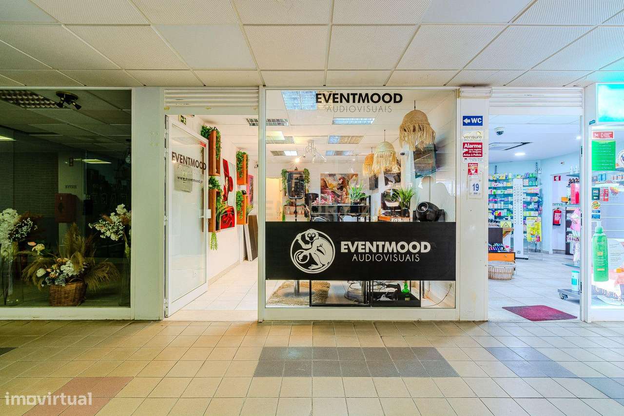 OPORTUNIDADE!!!  Duas Lojas Comerciais no Centro Comercial Borda d’Águ - Grande imagem: 3/17