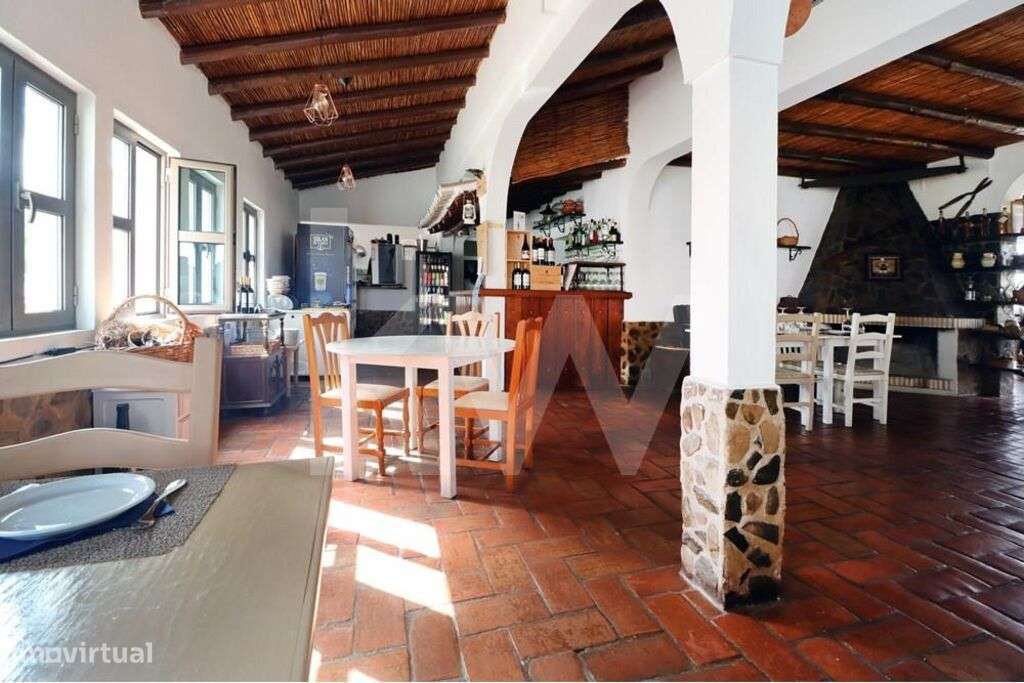 Restaurante com 3 pisos, várias dependências e anexos em Querença - Grande imagem: 4/38