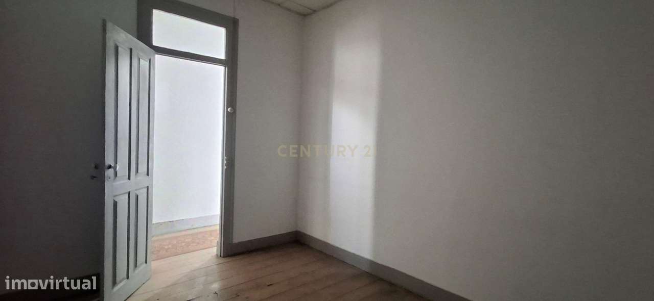 Moradia com Dois Andares no Centro de Coruche com Vista Rio-10