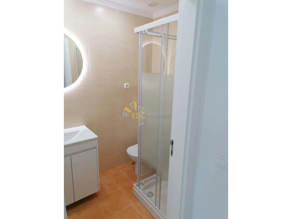 Moradia V3+1 Totalmente Remodelada no Centro da Ericeira e com vist...-5