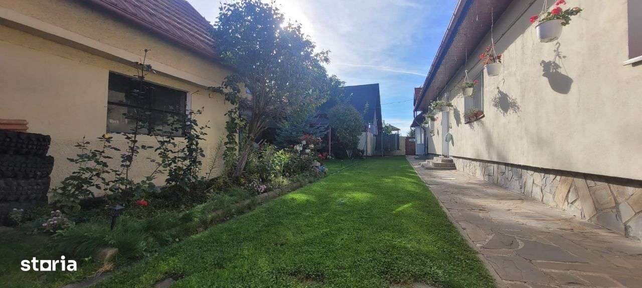 Vand casa cu teren de 1753 mp in Prejmer - Imagine principală: 1/9