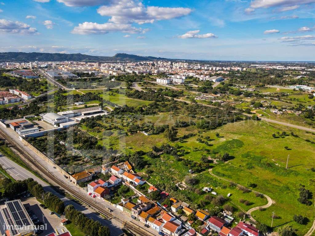Casa com anexos e garagem - Potencial de investimento-9