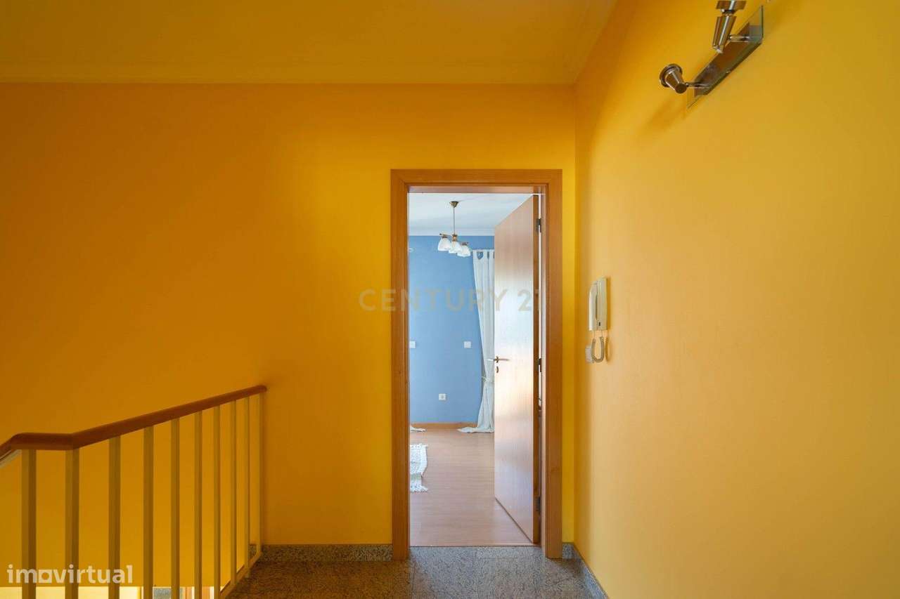 Moradia T3 - C/ espaço exterior e piscina-37