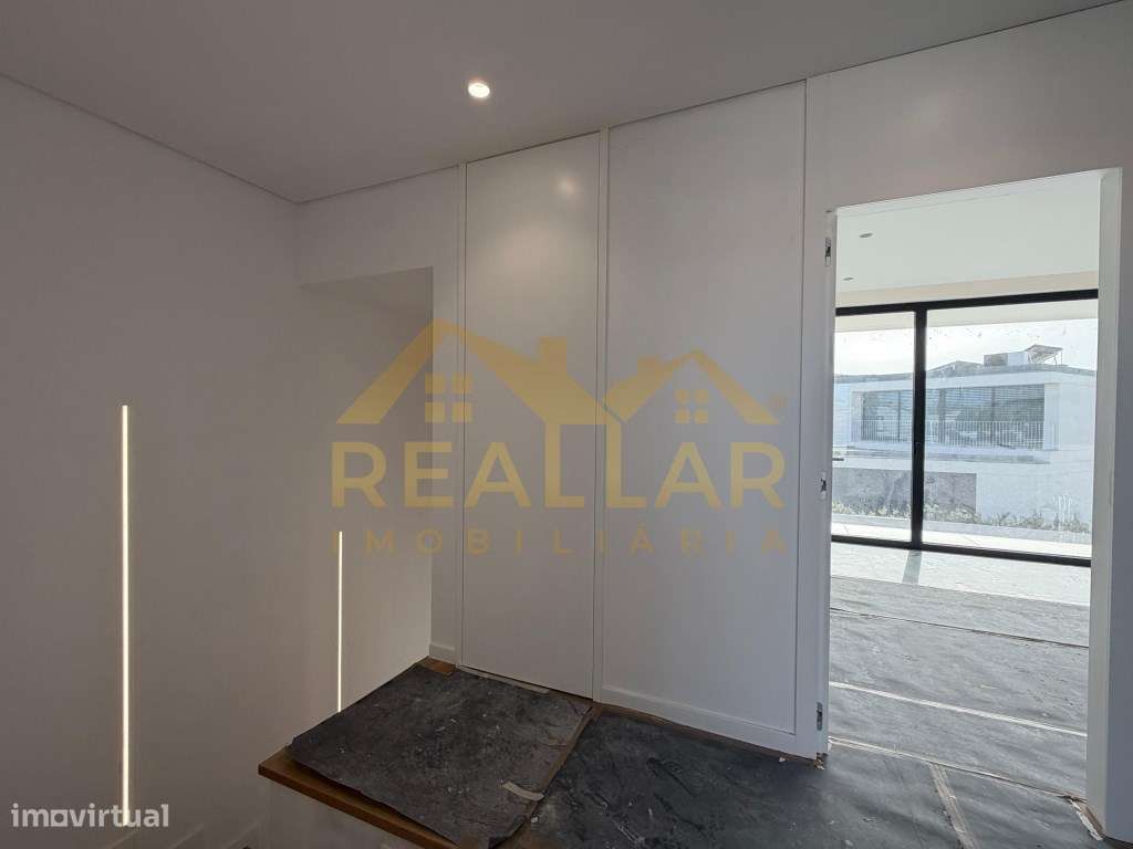 Luxo e Minimalismo: Moradias T3 de Arquitetura Contemporânea-16