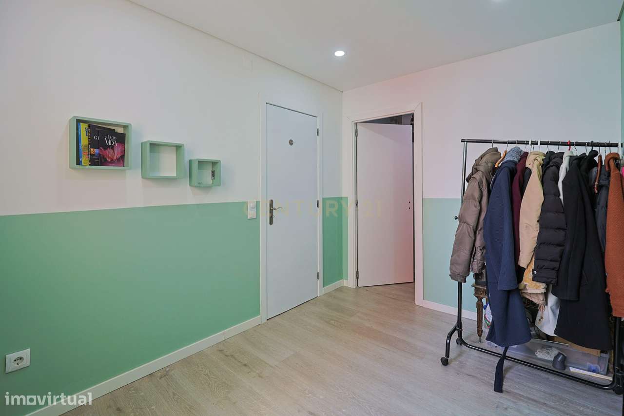 Apartamento T2 Renovado em Corroios, Seixal-13