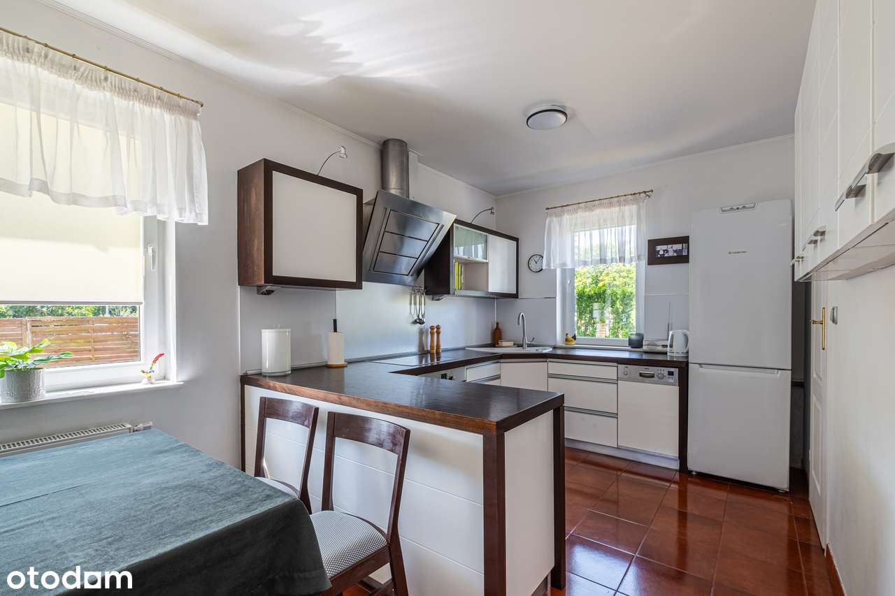 Komfortowy dom z ogrodem i niezależnym garażem-8