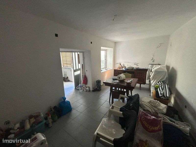 Casa de Aldeia (Ruína) no Coração da Vila da Roussada - Grande imagem: 4/12