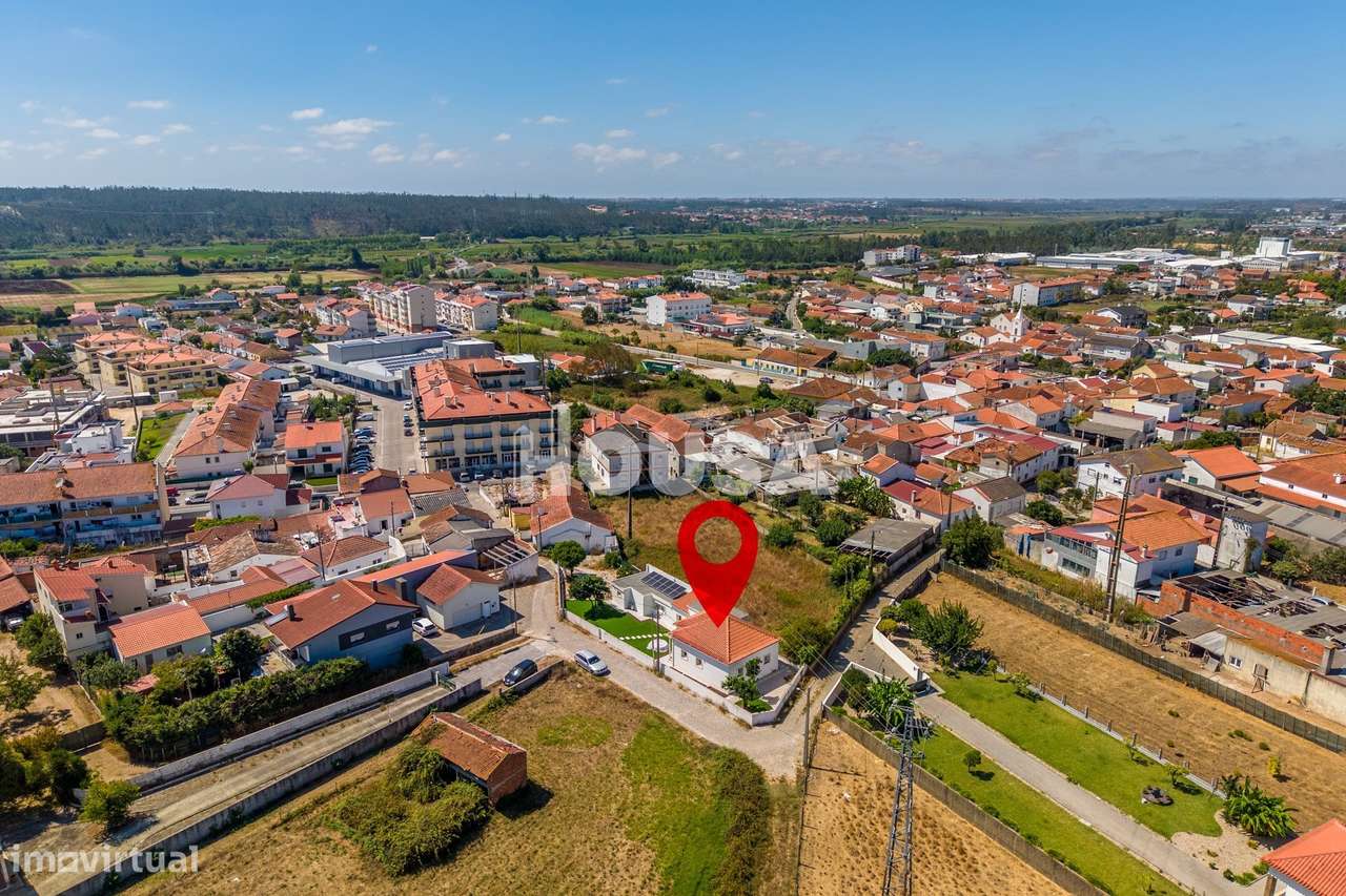 Moradia T4 térrea totalmente renovada na Gândara dos Olivais-51