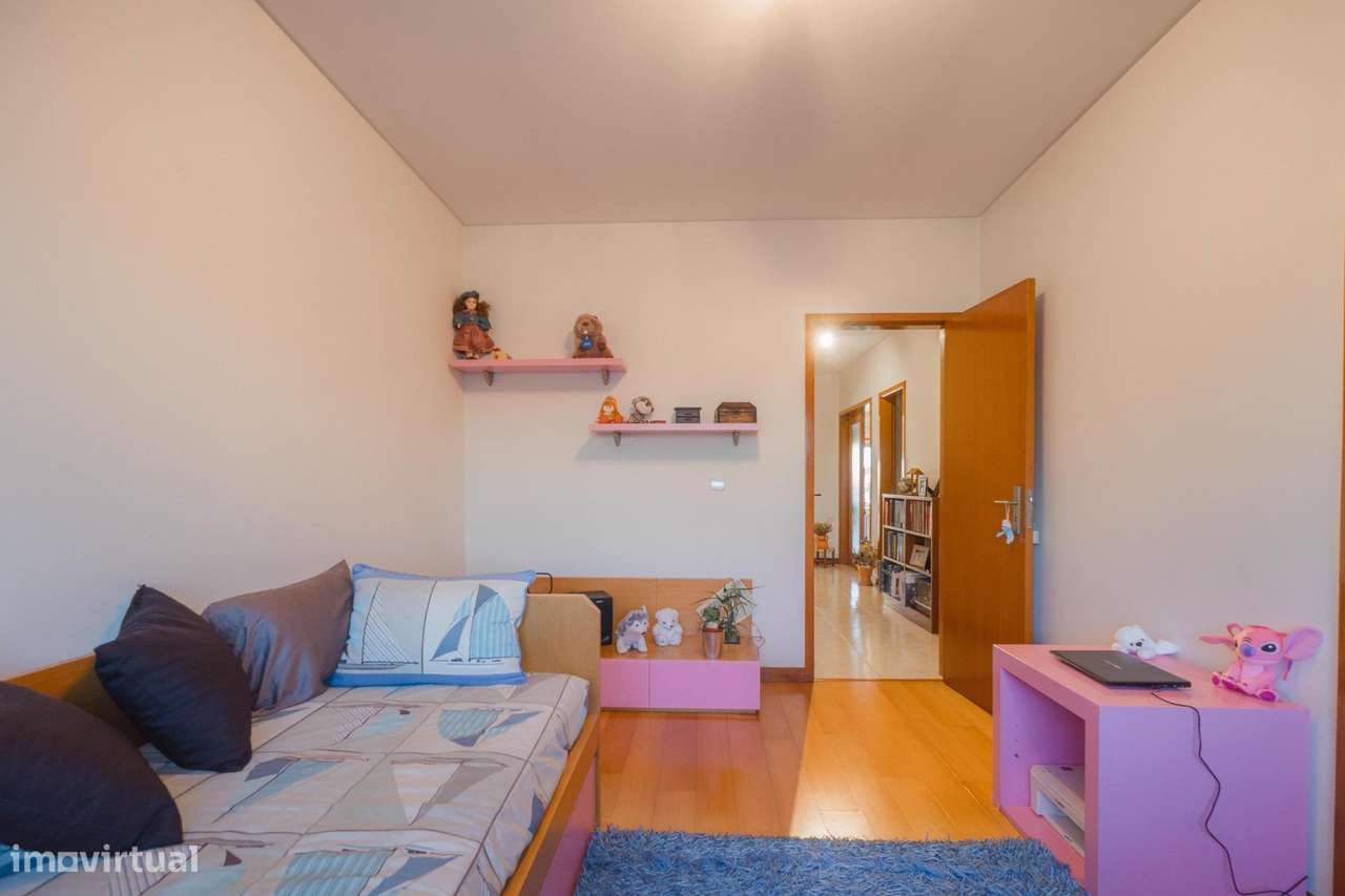 Apartamento T2, Gondomar, com varanda e 2 lugares de garagem-19