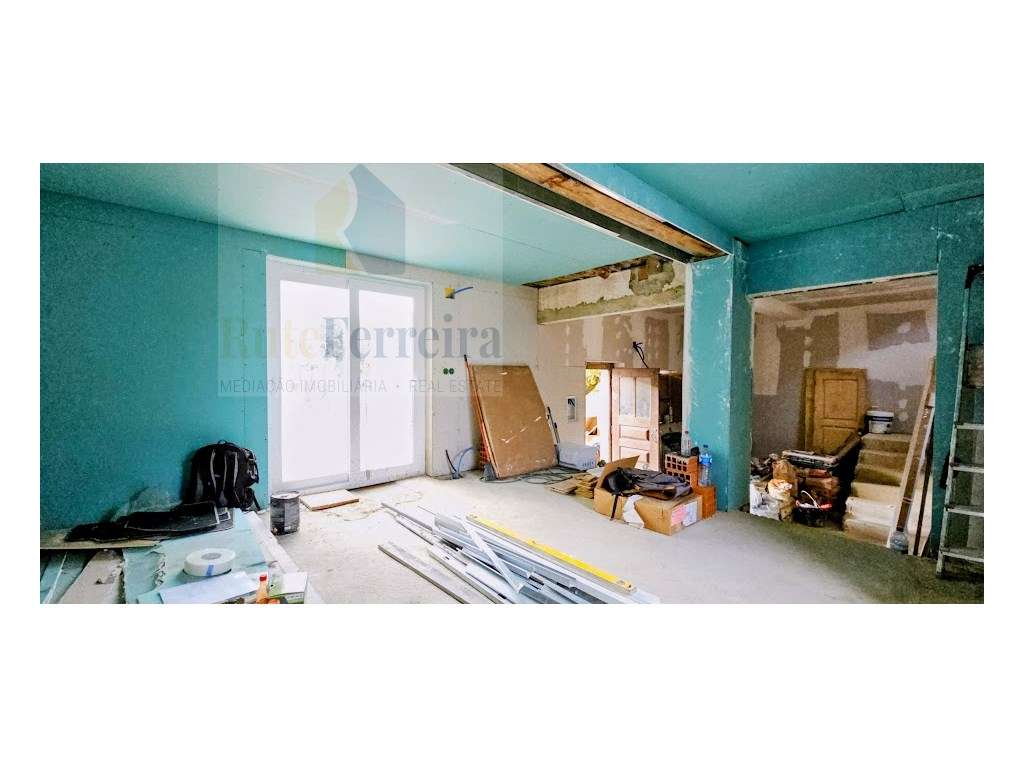 Moradia T2 em recuperação, Dois Portos, Runa!!-7