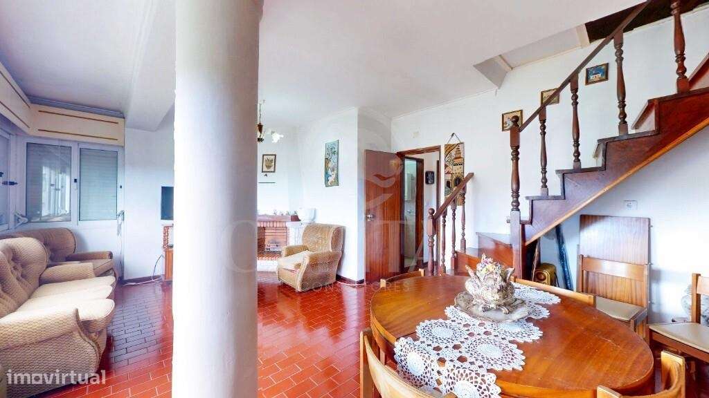 ✨ T2 com Entrada Independente e Espaço Exterior em Porto Salvo-5