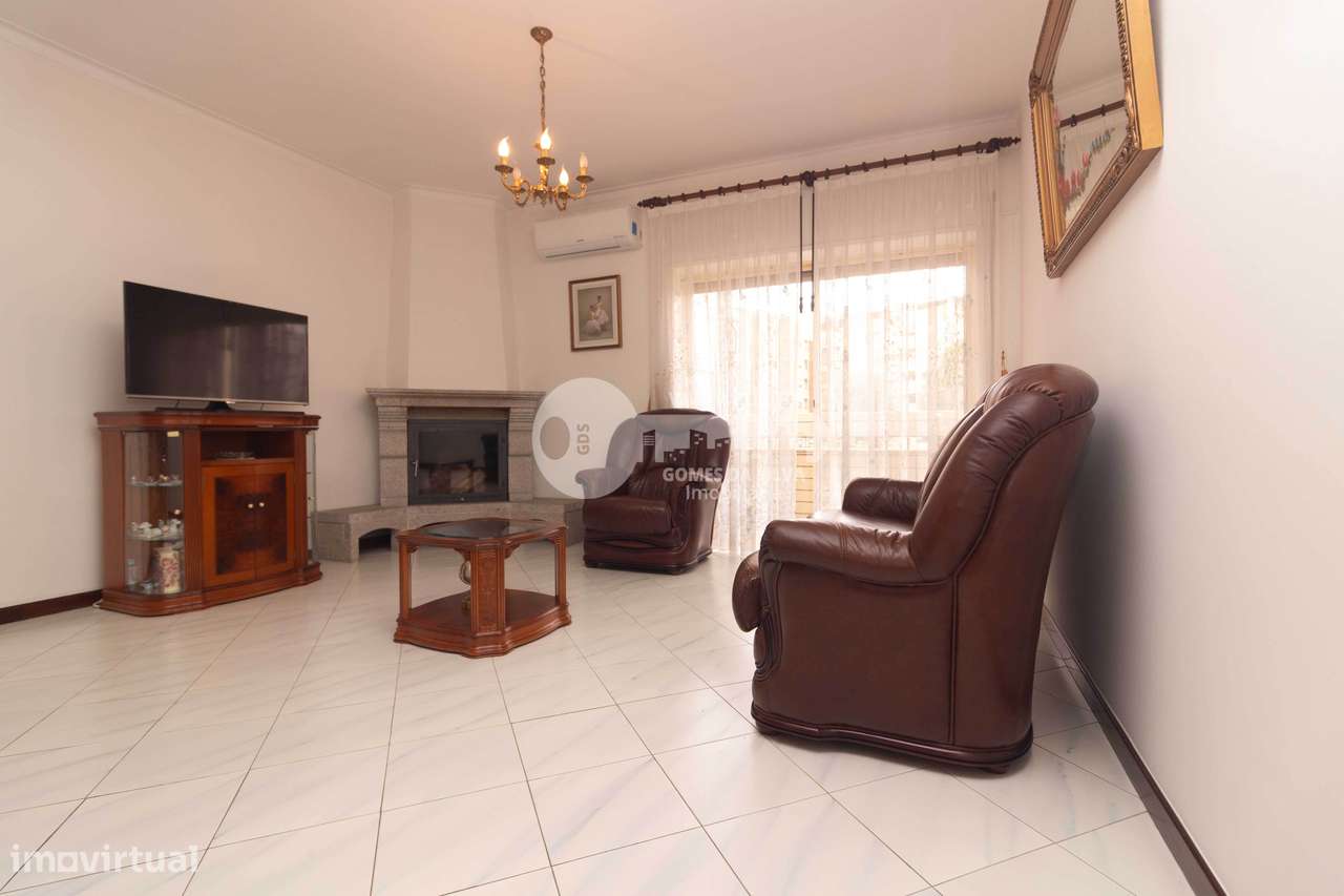 Apartamento T3 c/ lugar de garagem - Edifício do Galo-5