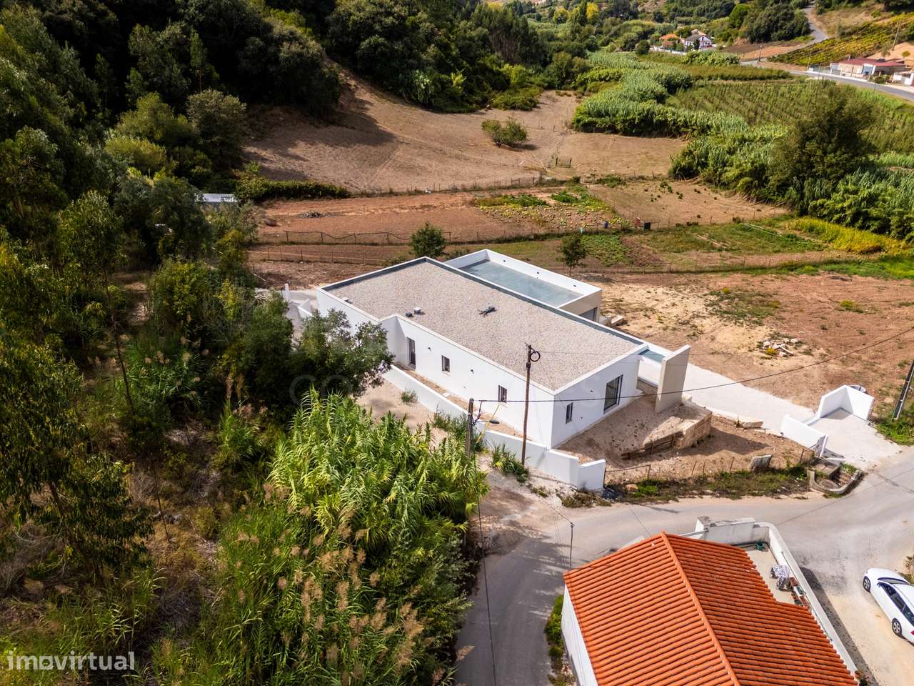 Moradia térrea T3 Moderna com Piscina e Jardim na Ribeira dos Amiais - Grande imagem: 4/46