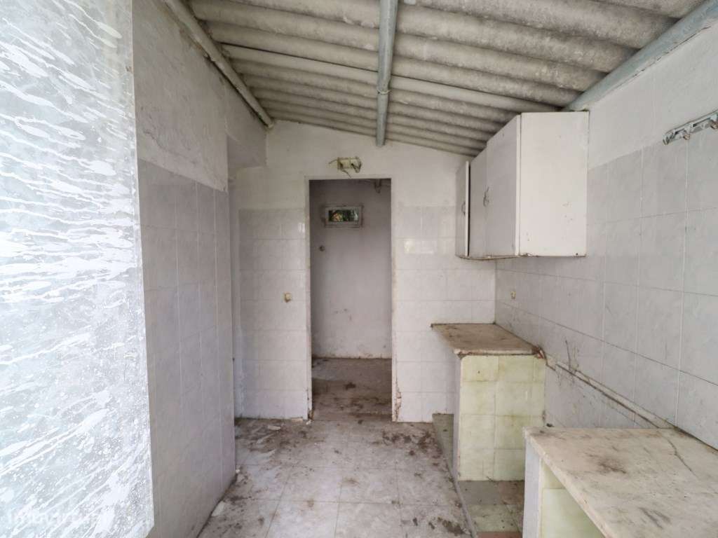 Duas moradias geminadas à venda na rua Miguel Bombarda, Barreiro-19