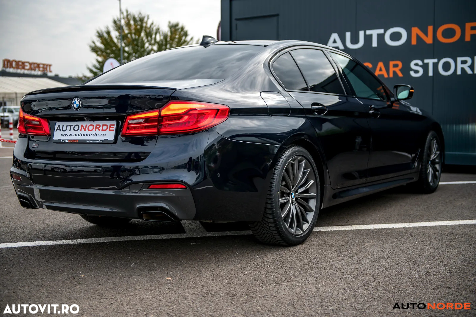 BMW Seria 5 540i xDrive AT - 26